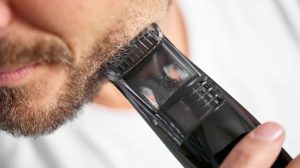 מכונת תספורת פיליפס Philips סדרה 7000 עם שואב שעירות